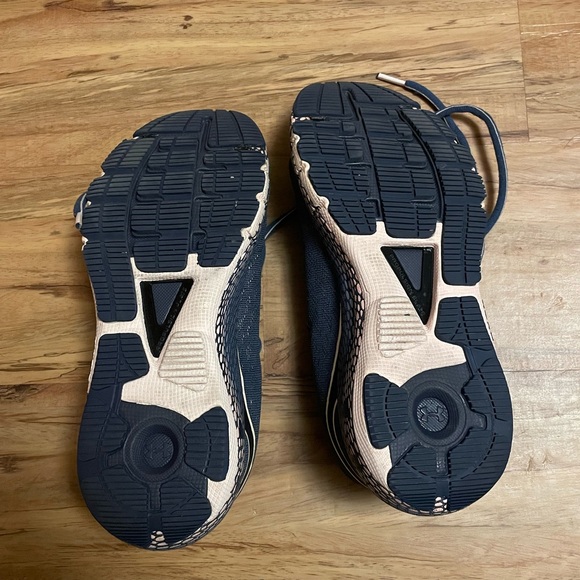 Under Armour Women’s HOVR Machina 2 Running Shoes - Picture 3 of 5